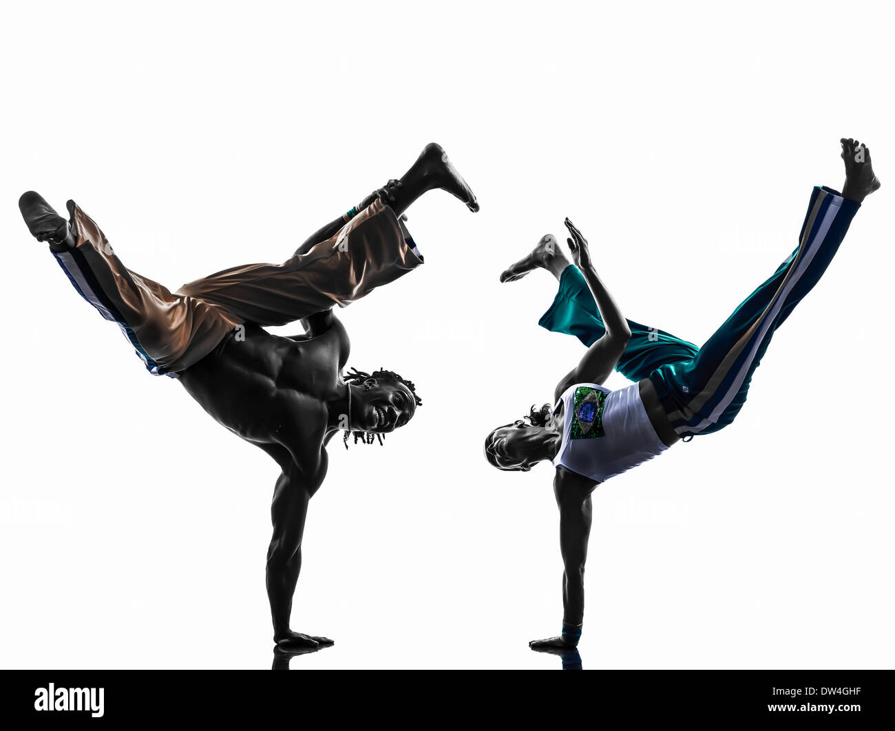 zwei Personen paar Capoeira Tänzer tanzen im Silhouette Studio isoliert auf weißem Hintergrund Stockfoto