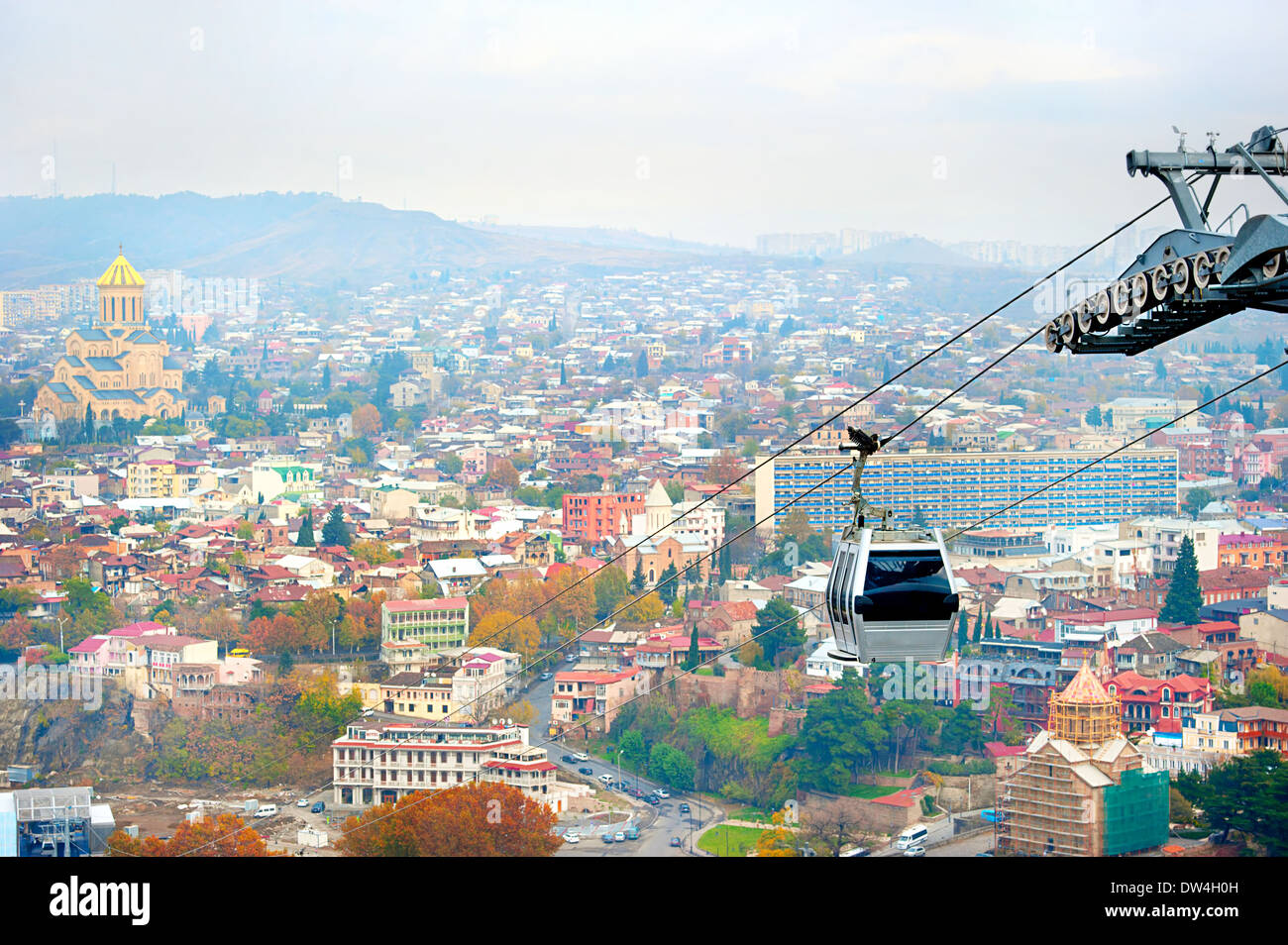 Seilbahn über Tbilisi am Tag, Georgien Stockfoto
