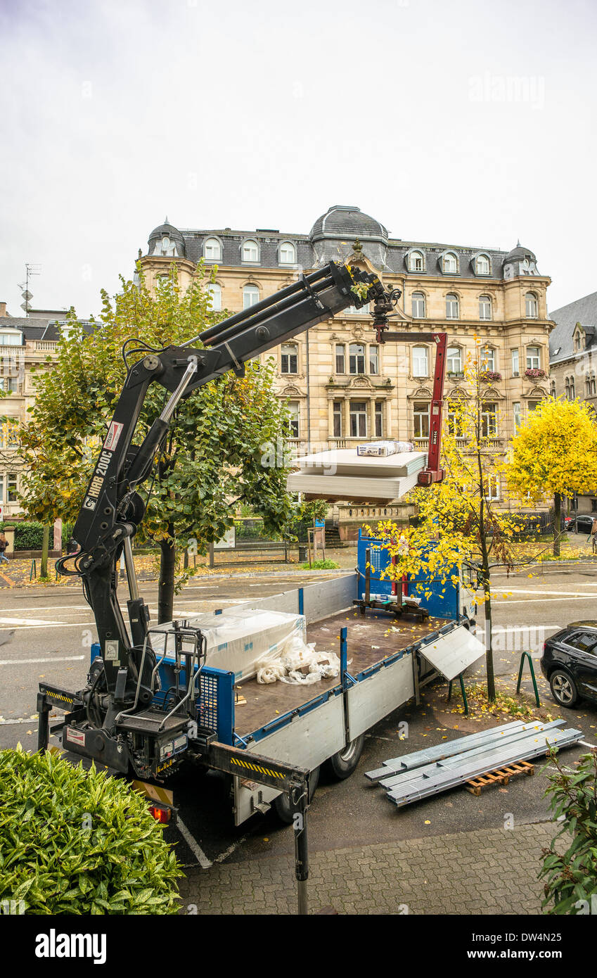 Kran entladen Baustoffe Straßburg Elsass Frankreich Stockfoto