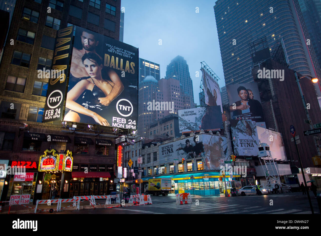 Manhattan in New York City in Nordamerika, Bild Nebel im Times Square Broadway Theater District in den frühen Morgenstunden Stockfoto