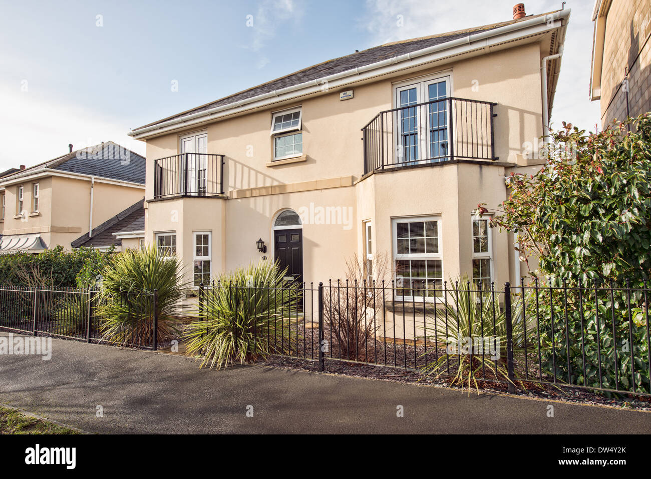 Eine moderne, typisch, doppelte fronted, Immobilien Einfamilienhaus gebaut, in der nördlichen Neubaugebiet von Swindon, Wiltshire, UK Stockfoto