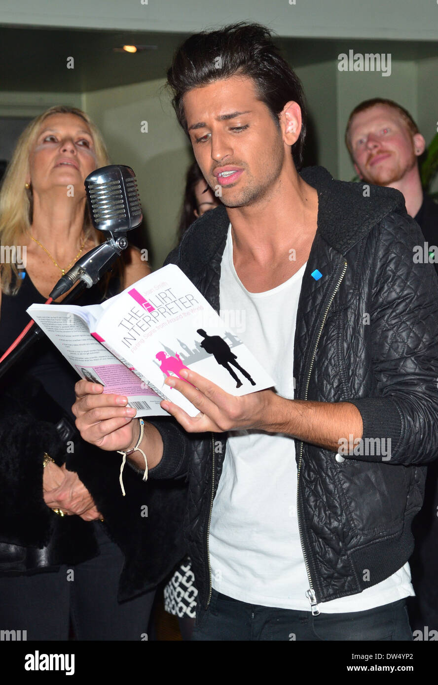 Ollie Locke Jean Smith "The Flirt Interpreter" Buch-Launch-Party an der Jahrhundert Club London, England - 08.10.12 Featuring: Ollie Locke wo: London, Vereinigtes Königreich bei: 8. Oktober 2012 Stockfoto