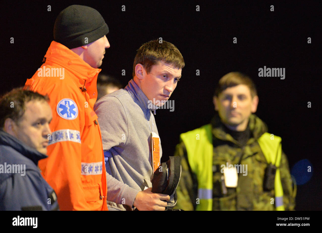 Kiew, Ukraine. 27. Februar 2014. Siebenundzwanzig Ukrainer, die in den jüngsten Auseinandersetzungen zwischen Demonstranten und der Regierungstruppen verwundet wurden wird von Kiew nach Prag für die medizinische Behandlung von zwei tschechischen Luftwaffe Flugzeuge geflogen werden. Die ersten Flugzeuge landeten in Prag heute heute Abend auf Donnerstag, 27. Februar 2014. (CTK Foto/Michal Dolezal) Stockfoto