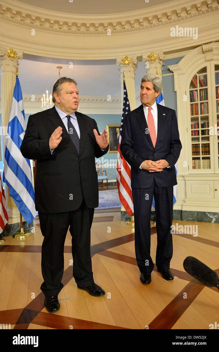 Secretary Kerry und griechische Außenministerin Venizelos Adresse Reporter Stockfoto