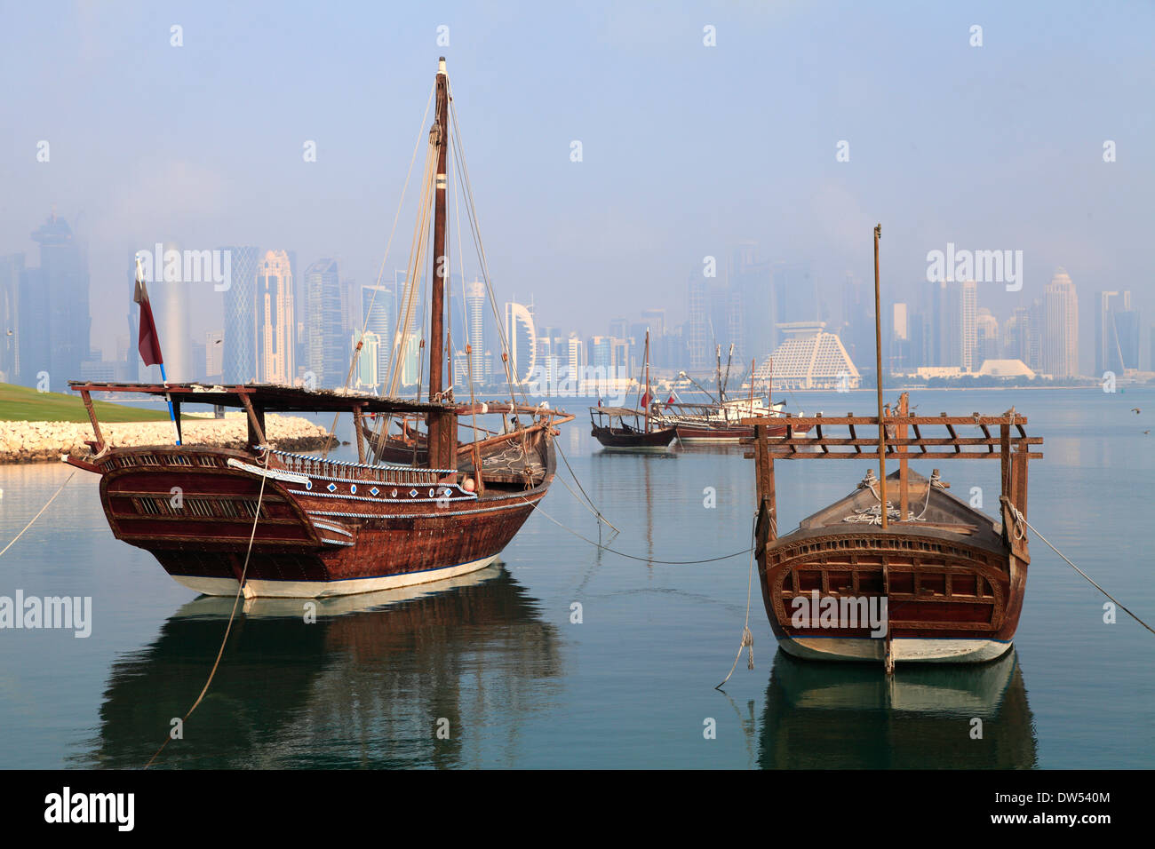 Katar, Doha, Dhau-Hafen, Skyline, Stockfoto