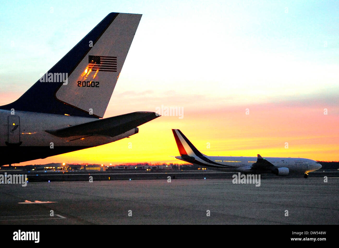 Frankreichs Präsident Hollande Flugzeug Taxis in Position auf Andrews Air Force Base Stockfoto