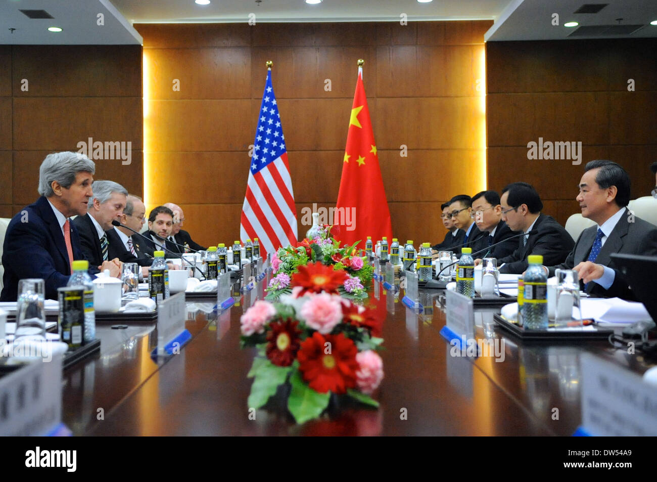 Secretary Kerry trifft sich mit chinesischen Außenminister Wang Stockfoto