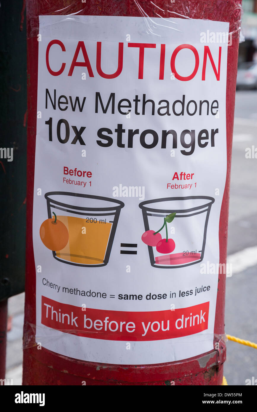 Achtung Poster über Methadon-Dosis und Überdosierungen, DTES Vancouver, British Columbia, Kanada Stockfoto