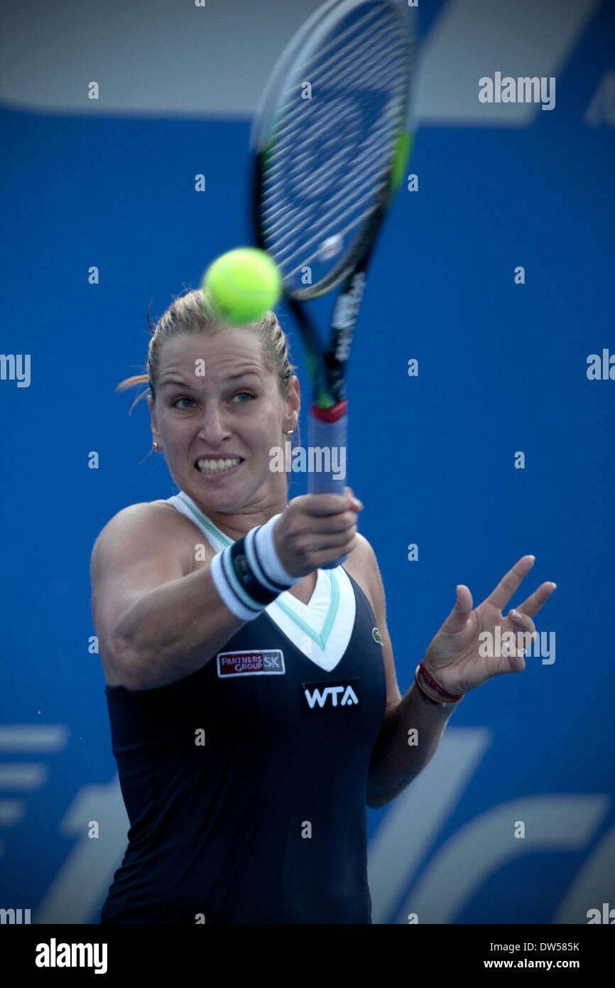 Acapulco, Mexiko. 27. Februar 2014. Der Slowakei Dominika Cibulkova wieder den Ball in Marina Erakovic Neuseeland während ihre Frauen Einzel-Match des mexikanischen Open Tennis-Turnier in Acapulco, Guerrero, Mexiko, am 27. Februar 2014. Bildnachweis: Alejandro Ayala/Xinhua/Alamy Live-Nachrichten Stockfoto