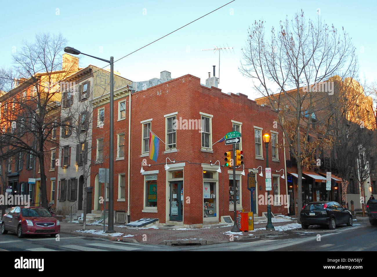 Giovanni's Room ist eine bekannte LGBT- und feministische Buchhandlung in Philadelphia. Es hat eine lange Geschichte, als kultureller und politischer Raum für die LGBTQ+-Gemeinschaft und Feministinnen zu dienen, indem es Literatur, Ressourcen und Aktivismus bereitstellt. Stockfoto