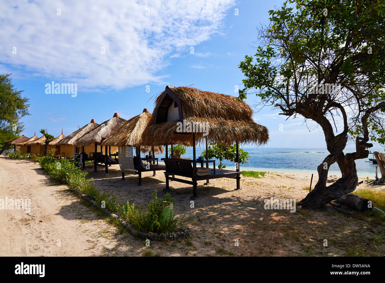 Tropischer Strand-Bungalow direkt am Meer, Gili Meno, Lombok, Indonesien Stockfoto