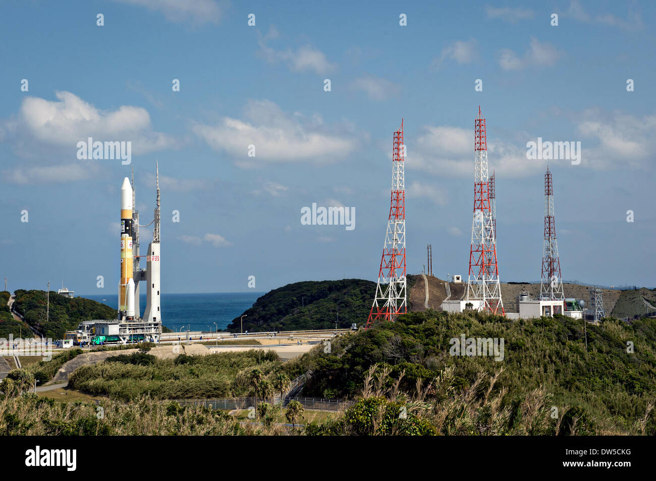 Eine Durchführung der NASA-JAXA globalen Niederschläge Messung Kern Sternwarte Satellit Japan Aerospace Exploration Agency H-IIA-Rakete rollt Pad 1 am Tanegashima Space Center 27. Februar 2014 in Tanegashima, Japan zu starten. Stockfoto