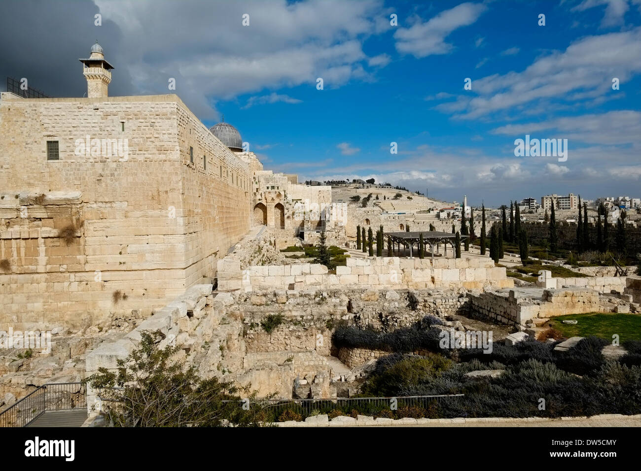 Ruinen der Fatimiden-Festung am Jerusalemer Archäologischen Park unterhalb der Al-Aksa-Moschee entlang der südlichen Mauer des Tempelbergees, auch Haram al Sharif genannt, in der Altstadt, Ostjerusalem Israel Stockfoto