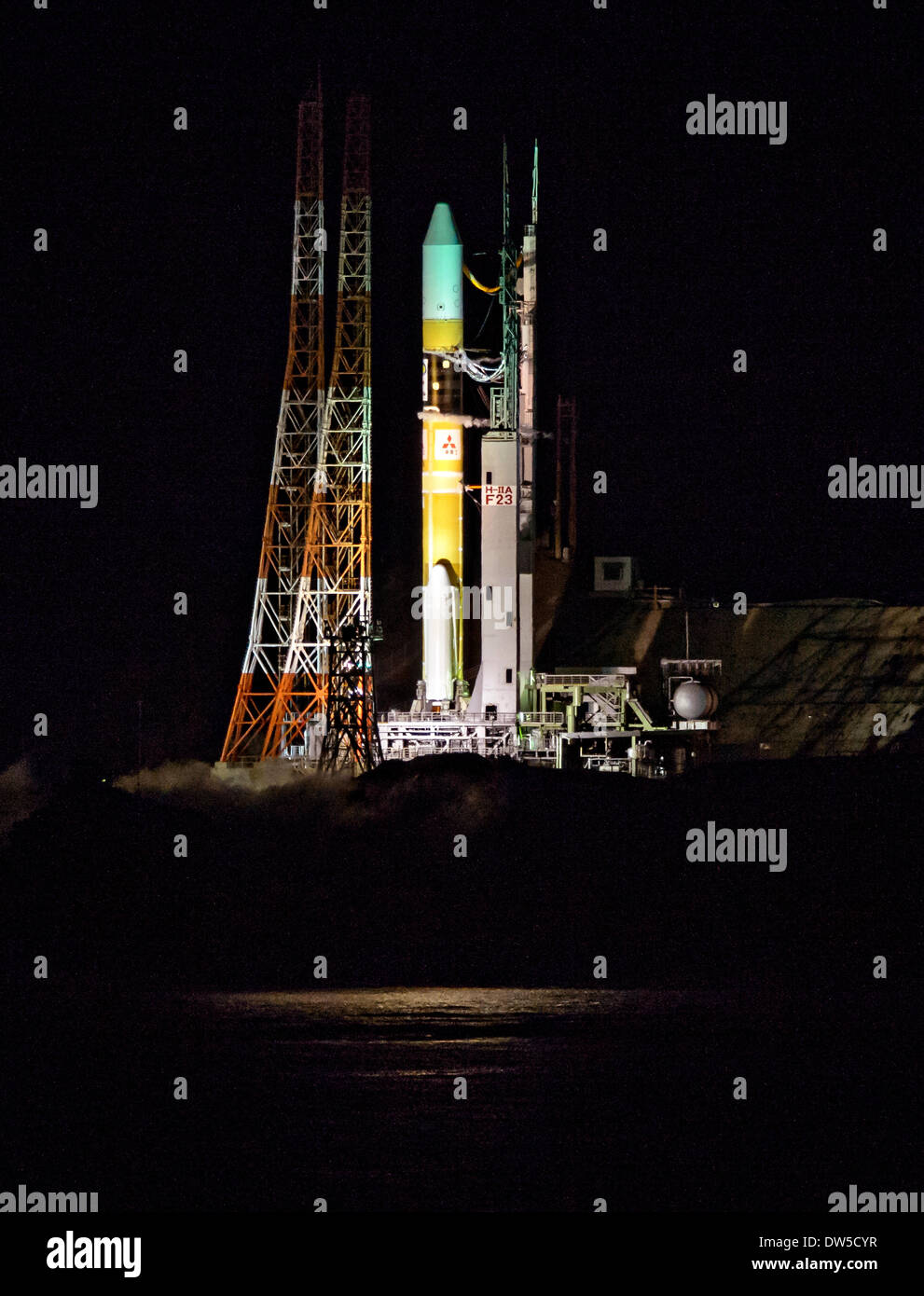 Japan Aerospace Exploration Agency H-IIA Rakete tragen die NASA-JAXA globalen Niederschläge Messung Kern Sternwarte Sat-Momente vor dem Start vom Tanegashima Space Center Februjary 28, 2014 in Tanegashima, Japan. Die GPM-Sonde erfasst Informationen, die Daten von einem internationalen Netzwerk von bestehenden und künftigen Satelliten, die globale Regen und Schneefall alle drei Stunden Karte vereint. Stockfoto