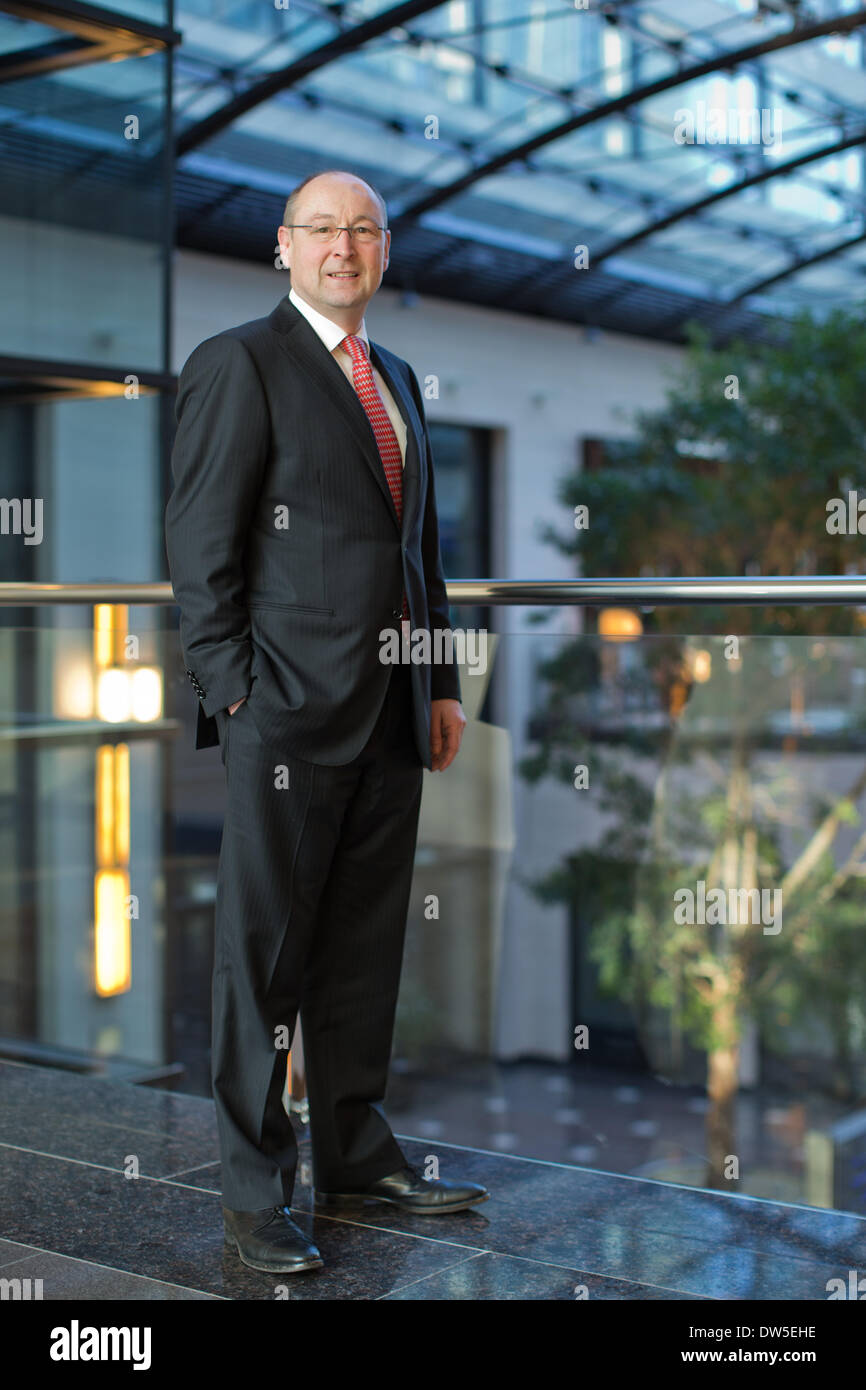 Düsseldorf, Deutschland. 28. Februar 2014. CEO von Immobilienunternehmen Deutsche Annington Rolf Buch vor Beginn der jährlichen Pressekonferenz im Maritim Hotel in Düsseldorf, 28. Februar 2014. Foto: ROLF VENNENBERND/Dpa/Alamy Live News Stockfoto