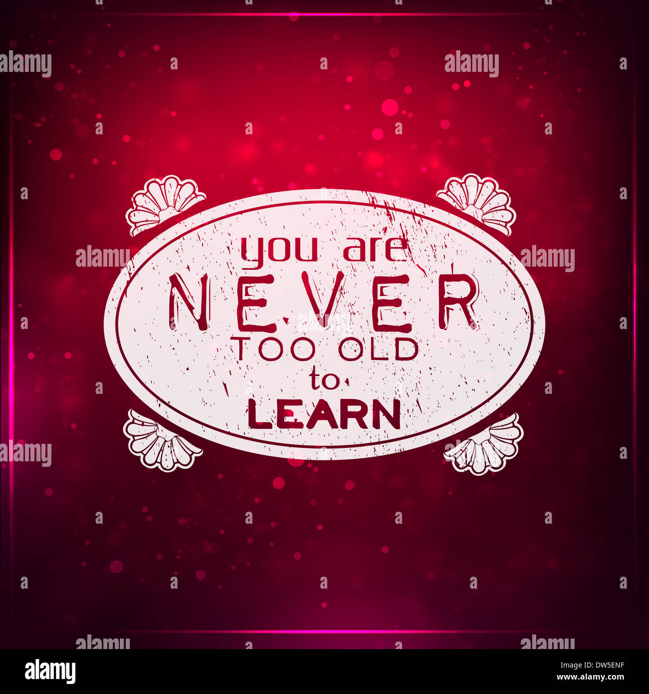 Du bist nie zu alt zum lernen. Futuristische motivationalen Hintergrund. Kreide geschriebene Text auf ein Stück Glas. Stockfoto