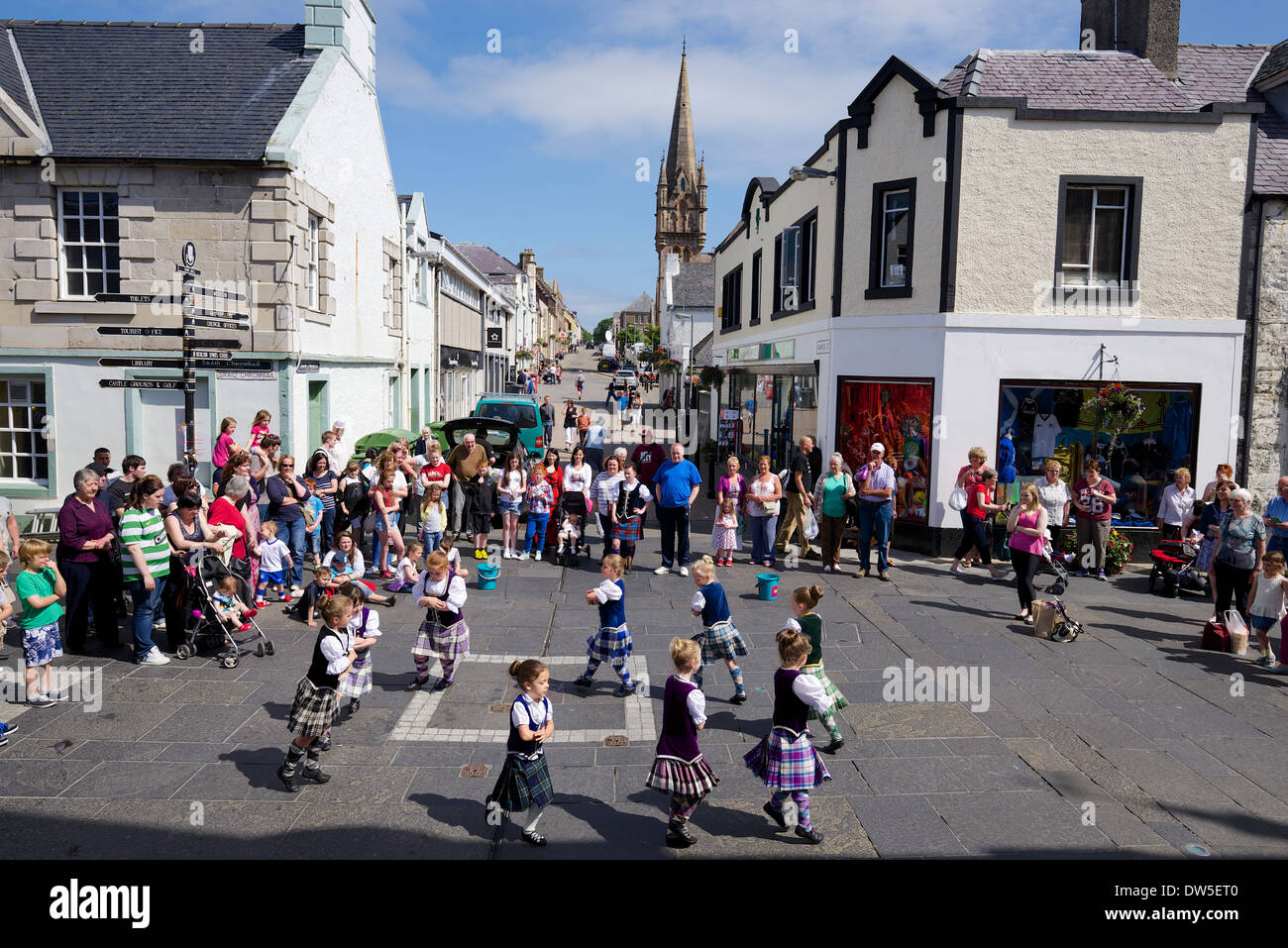 Stornoway, Highland Dancing Girls in Stornoway Stadtmitte Stockfoto