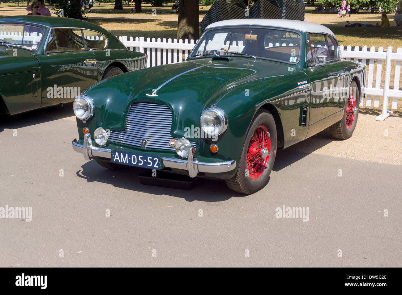 Aston Martin DB2 / 4 MKII Fixed Head Coupé (1955-1957), Aston Martin Timeline, hundertjährigen Feier 2013 100 Jahre Aston Martin, Kensington Park, London, Vereinigtes Königreich, Europa Stockfoto