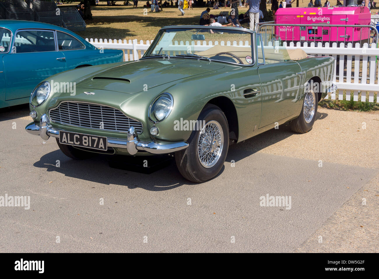 Aston Martin DB5 CONVERTIBLE (1965-1966), Aston Martin Timeline, hundertjährigen Feier 2013 100 Jahre Aston Martin, Kensington Park, London, Vereinigtes Königreich, Europa Stockfoto