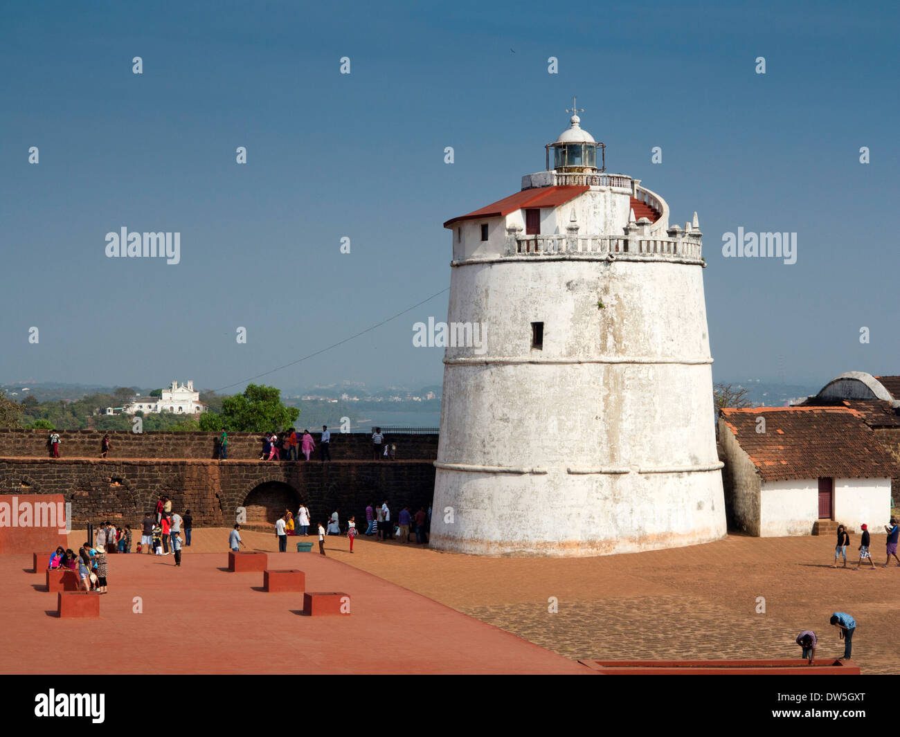 Indien, Goa, Panjim, Fort Aguada, alte portugiesische Festung Leuchtturm Stockfoto