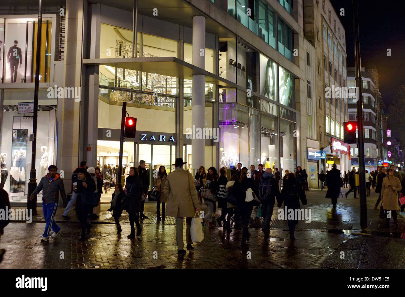 Nacht, die Geschäfte der Oxford Street, London Stockfoto