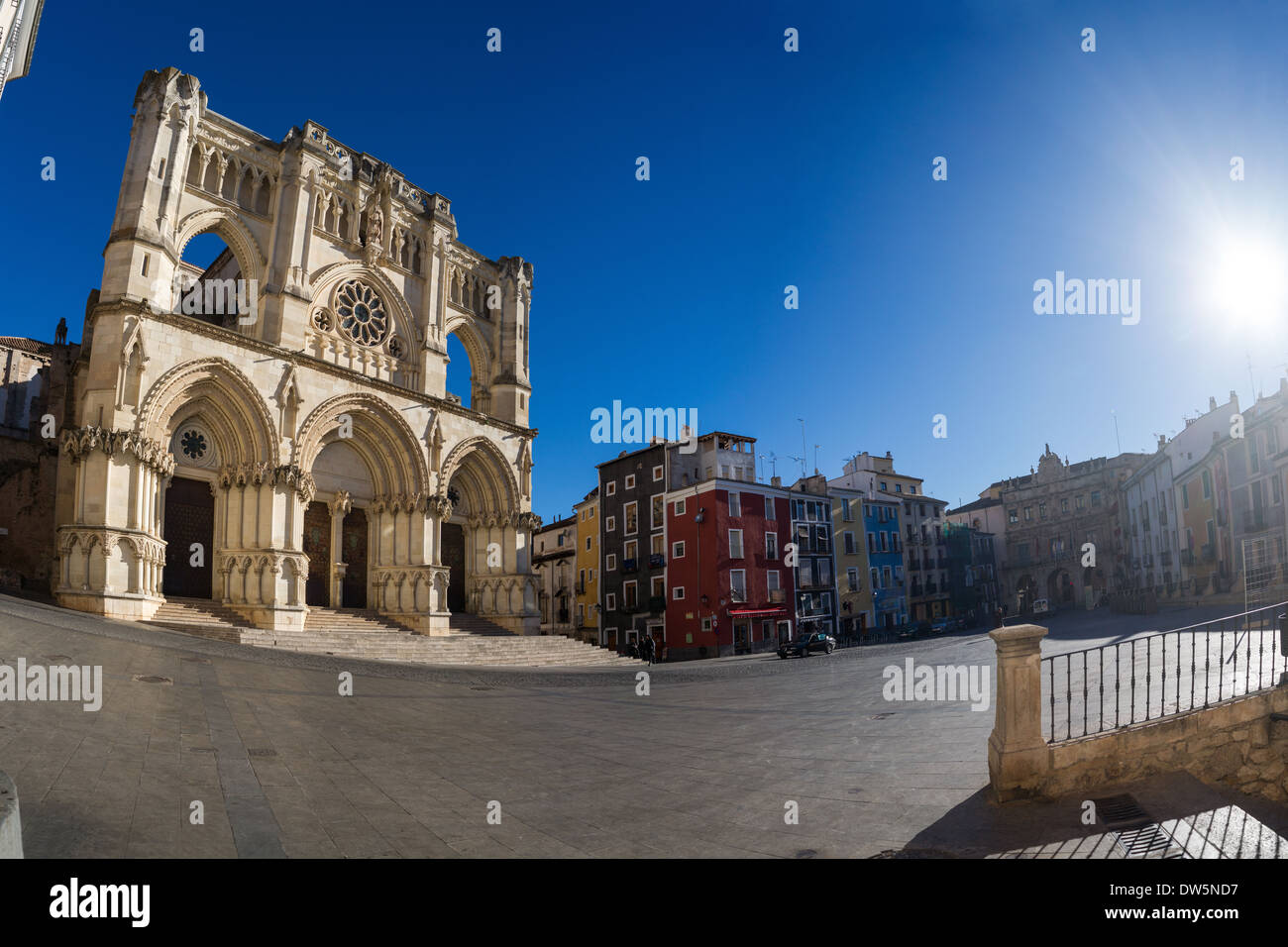 Plaza Mayor mit Ansicht der Kathedrale Notre-Dame in Cuenca, Castilla La Mancha, Spanien Stockfoto