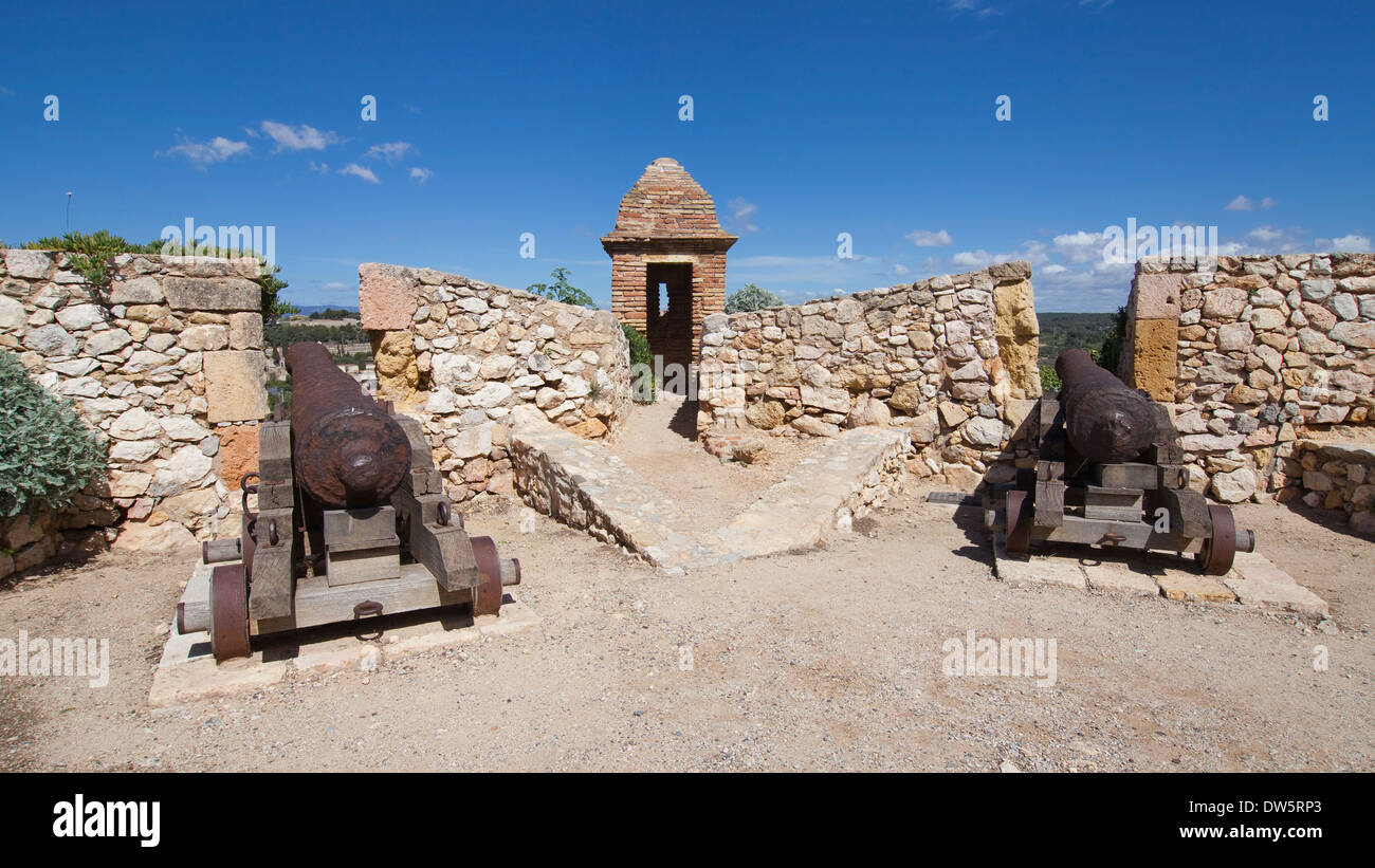 Kanonen auf den Mauern der Altstadt von Tarragona, Spanien. Stockfoto