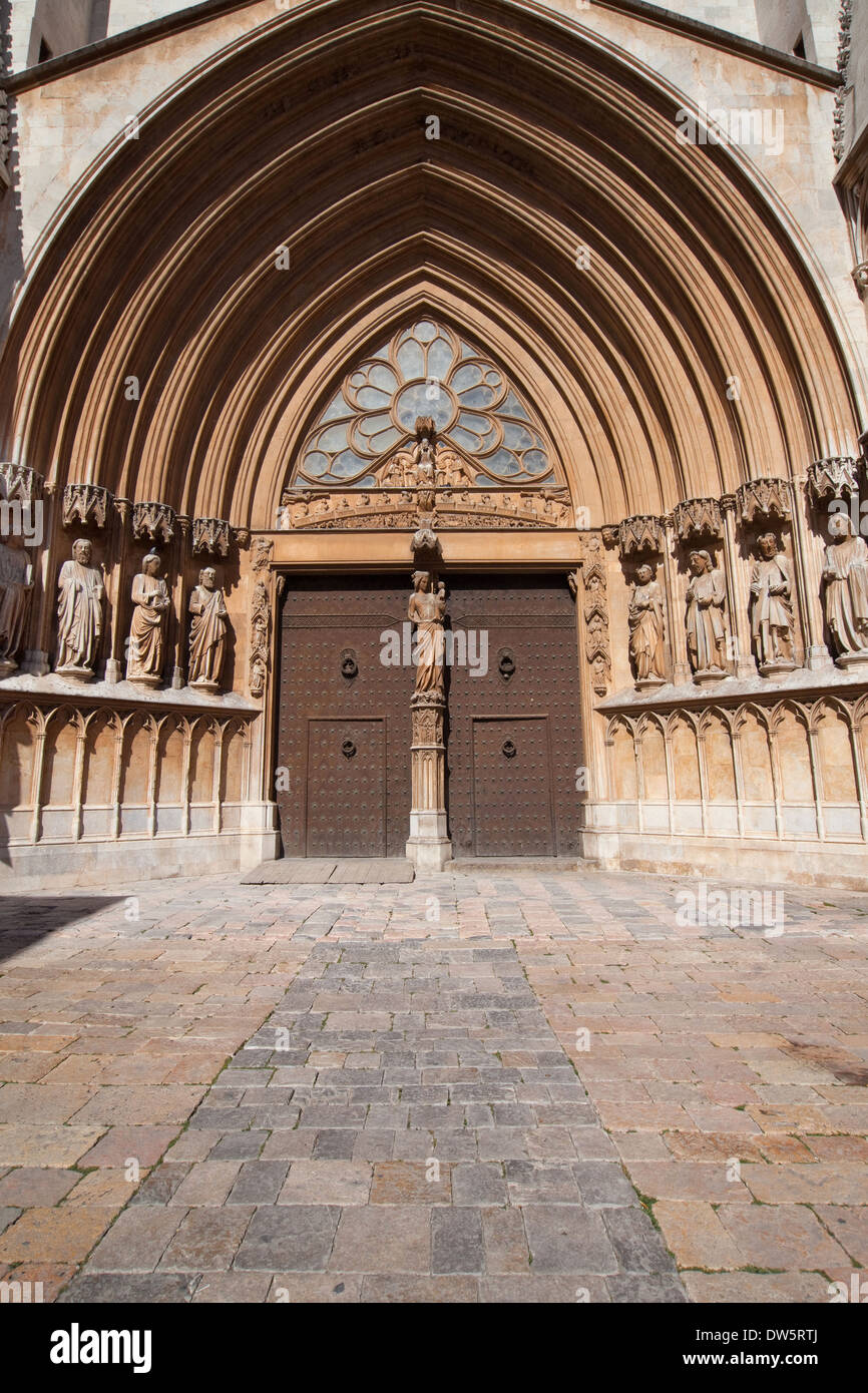 Hauptportal der Kathedrale der Heiligen Maria in Tarragona, Katalonien. Stockfoto