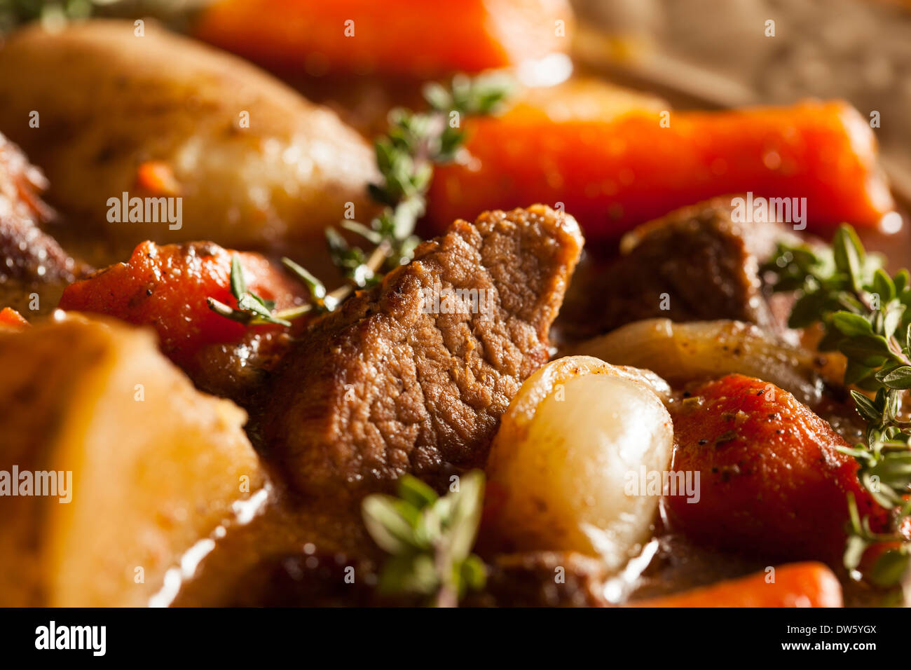 Hausgemachte irisches Rindfleisch-Eintopf mit Möhren und Kartoffeln Stockfoto