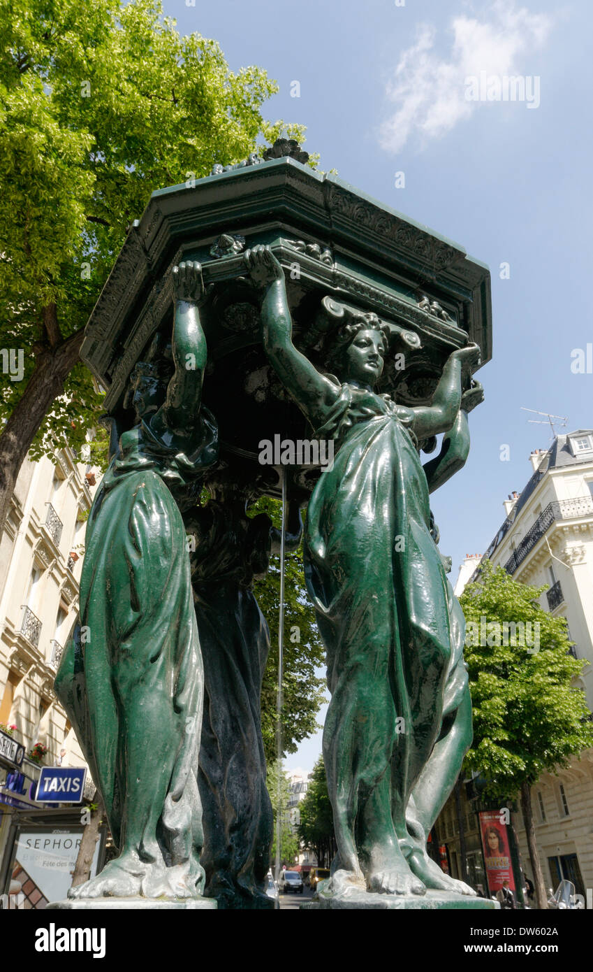 Einen öffentlichen Brunnen in Montmartre, Paris Stockfoto