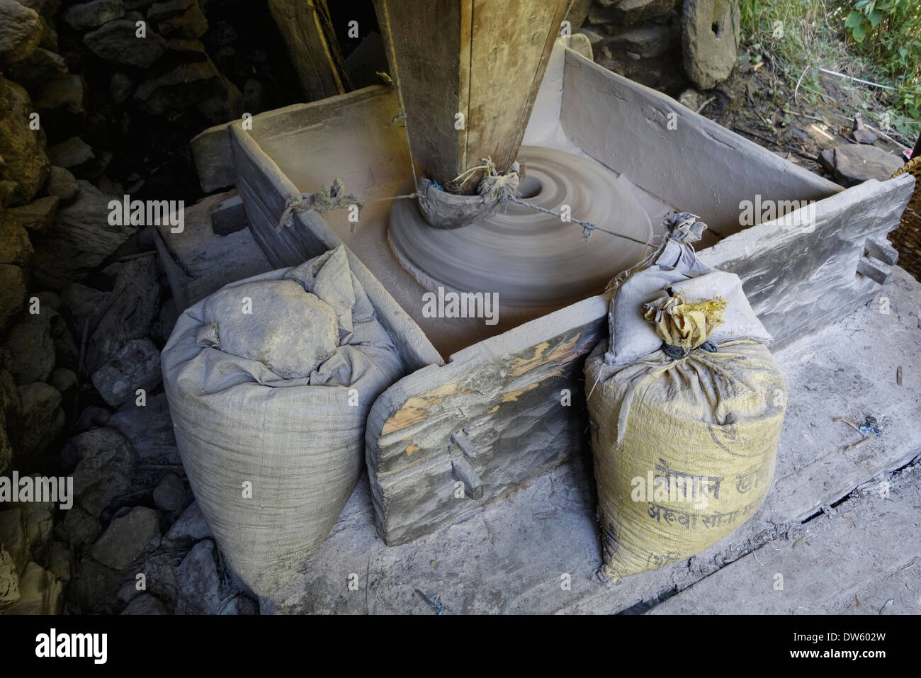 Wasser angetriebene Mühle in der Gorkha Region Nepals. Stockfoto