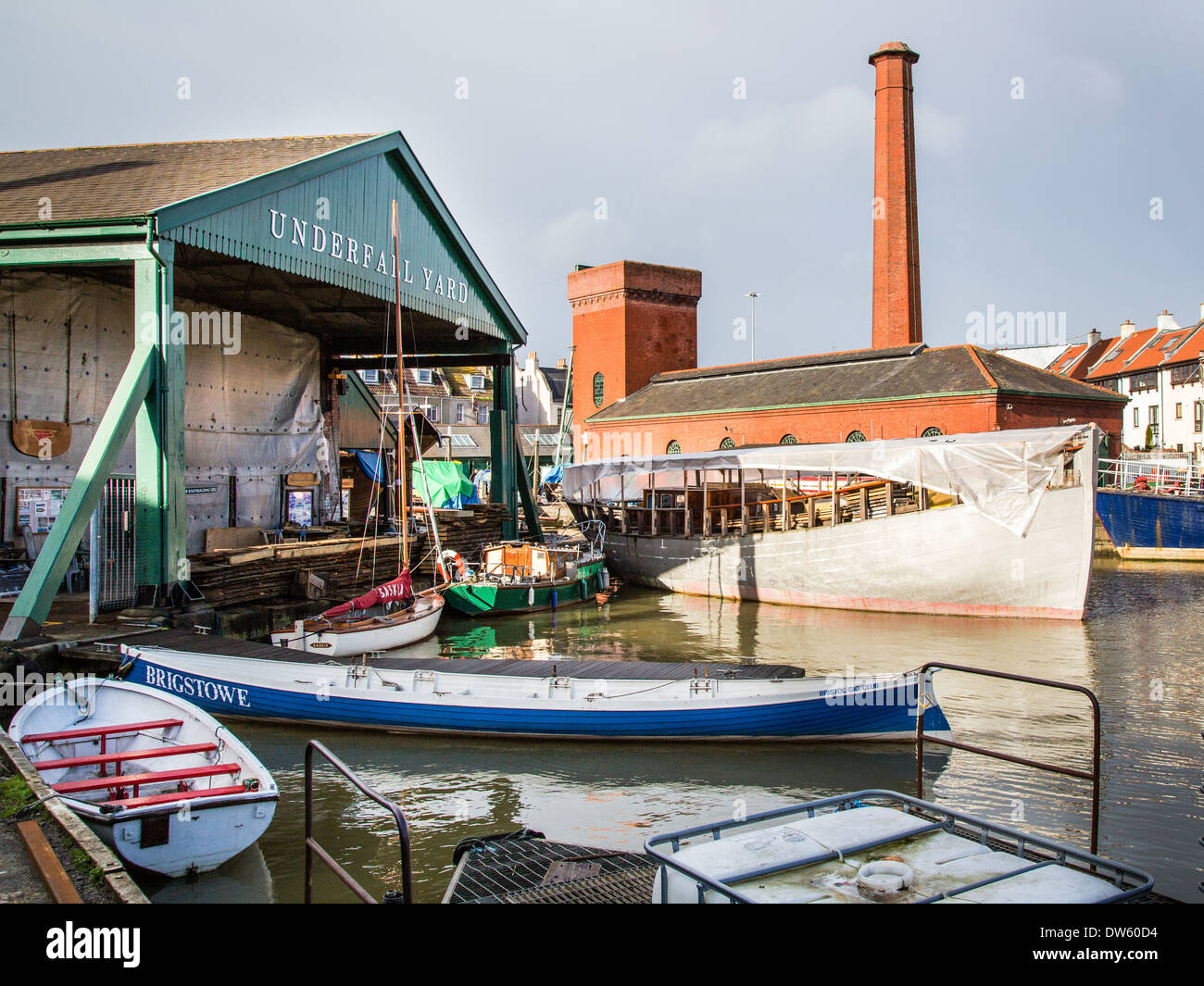 Underfall Yard-Id eine geschäftige Werft Bau und Reparatur meist hölzerne Segelboote auf dem schwimmenden Hafen in Bristol UK Stockfoto