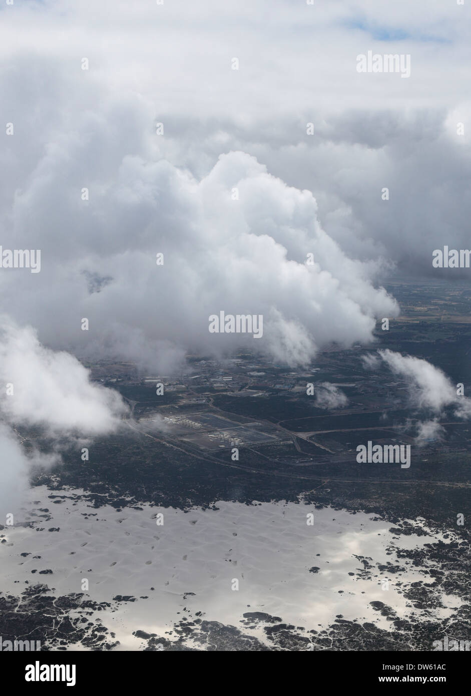 Luftaufnahme von Wolken und Dünen an der Westküste Südafrikas Stockfoto