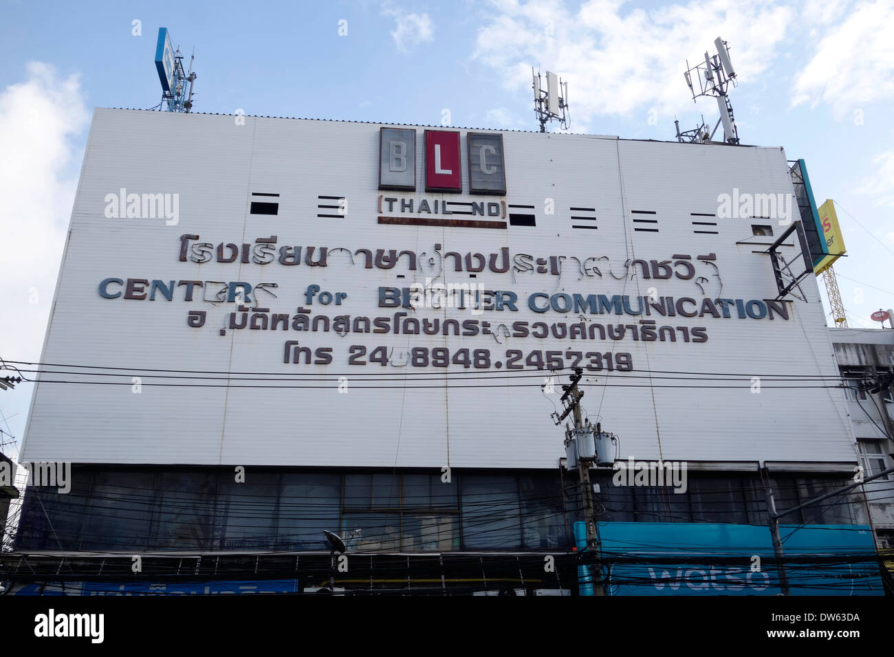 Zentrum für bessere Kommunikation Zeichen in schlechtem Zustand, Bangkok, Thailand. Stockfoto