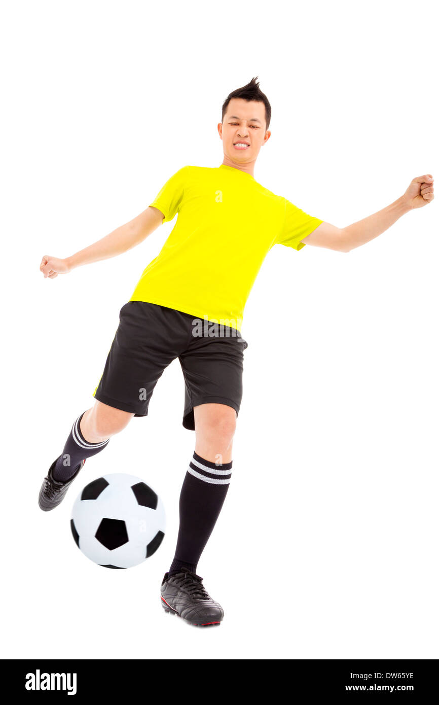 Fußball-Spieler treten Ball über weiß Stockfoto