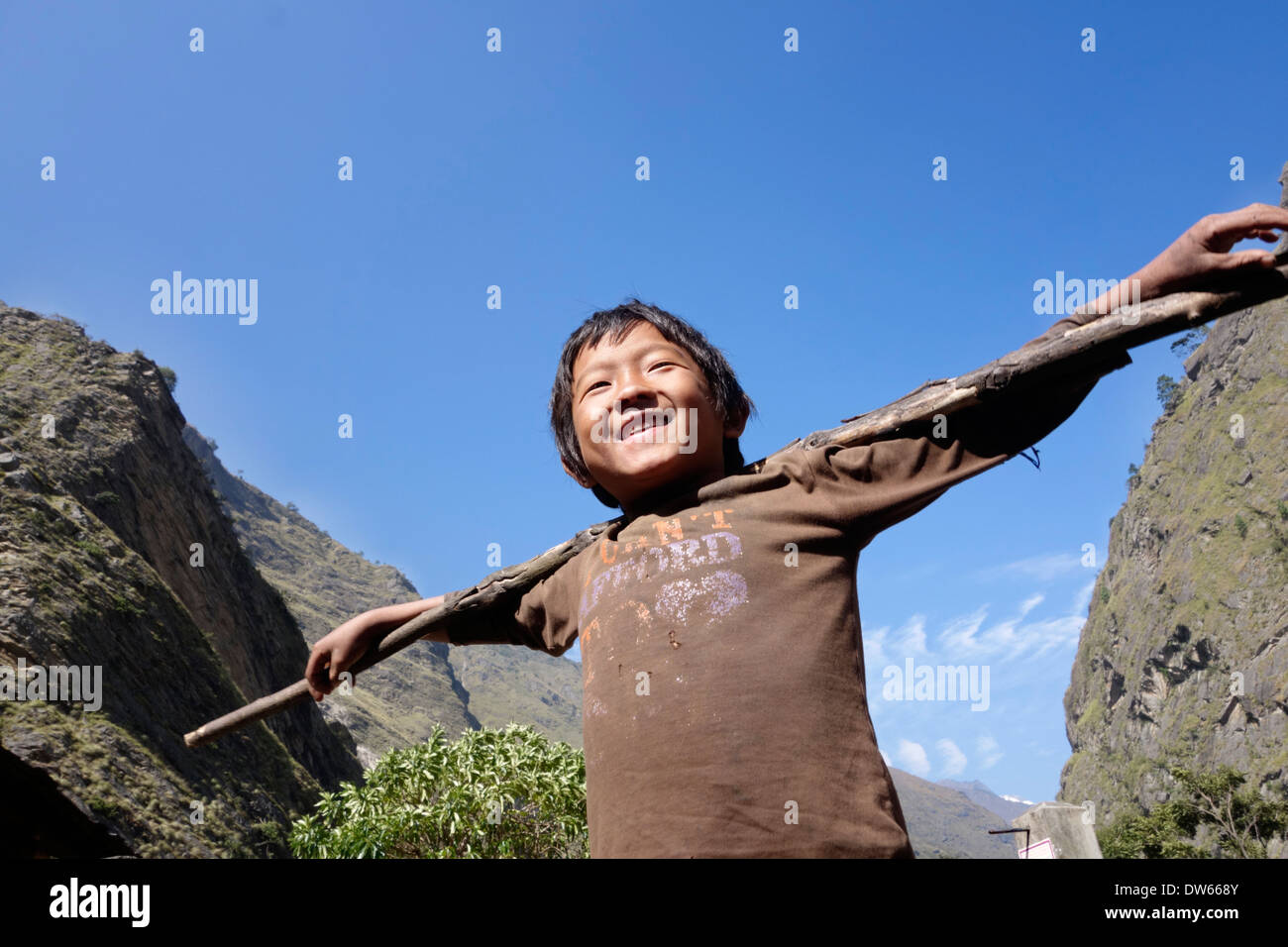 Nepalesische junge im Dorf Salleri, Manaslu Region von Nepal. Stockfoto