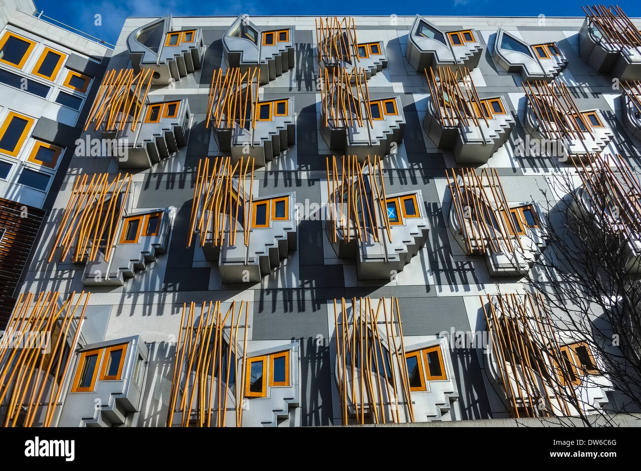 Windows in den MSPs Büros an das schottische Parlament, Holyrood, Edinburgh Stockfoto