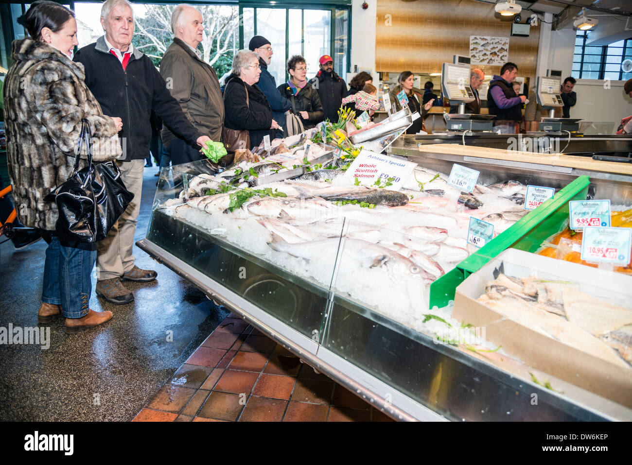 Ashtons Fisch stall Markthalle Cardiff, Wales, Vereinigtes Königreich. Stockfoto