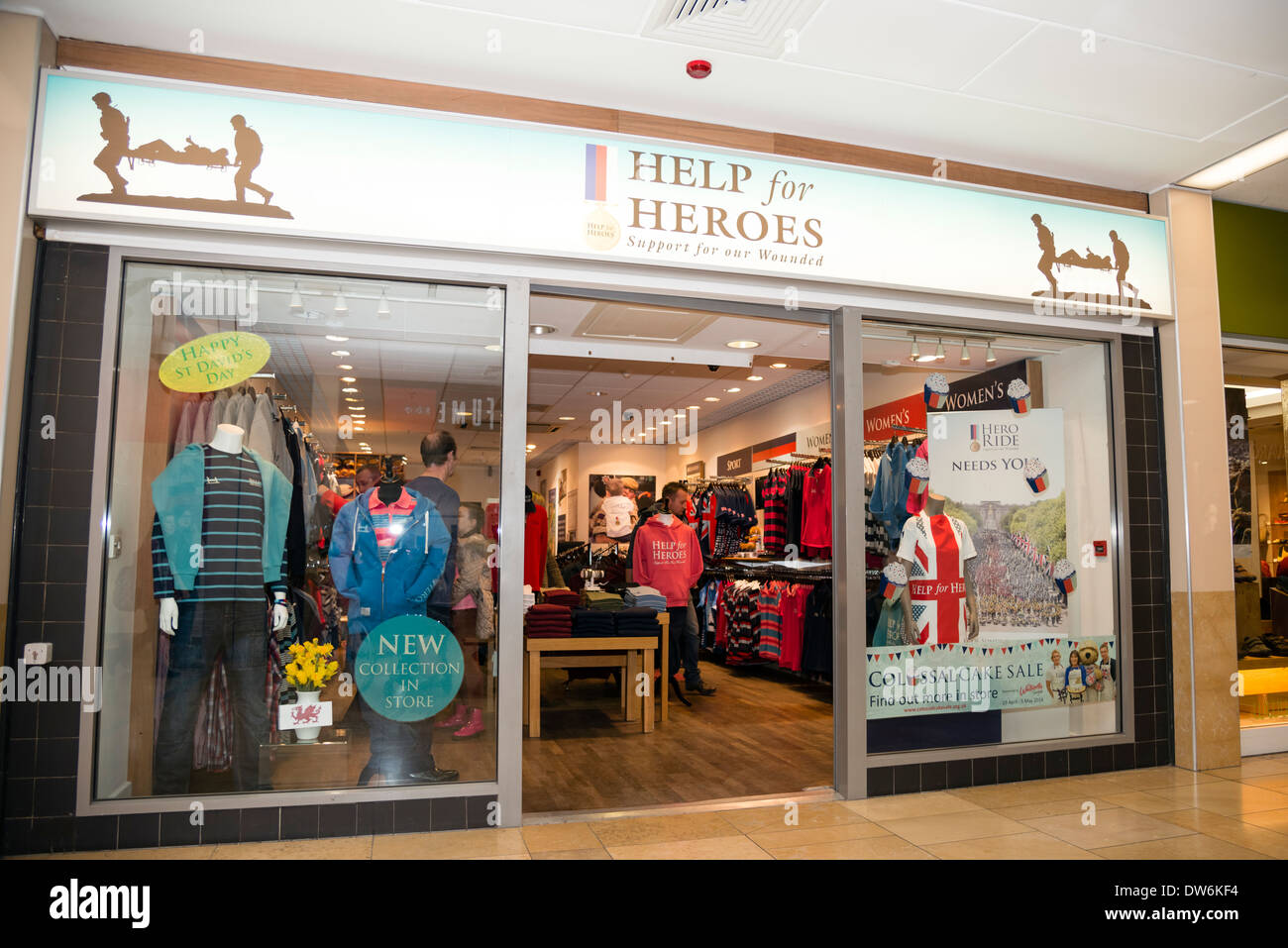 Hilfe für Helden-Charity-Shop Cardiff, Wales, Vereinigtes Königreich. Stockfoto