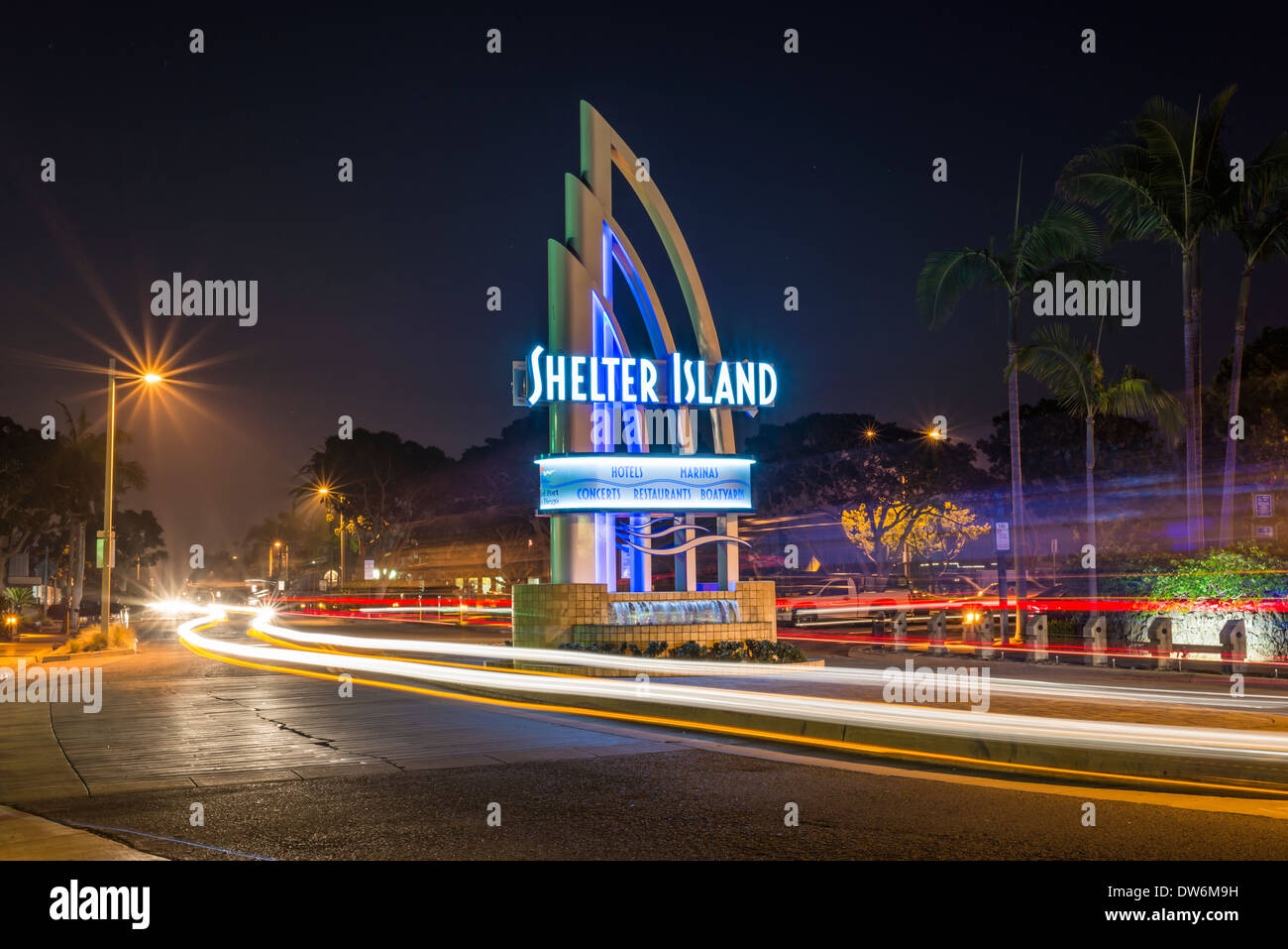 Shelter Island Leuchtreklame. Auto helle Streifen. San Diego, California, Vereinigte Staaten von Amerika. Stockfoto