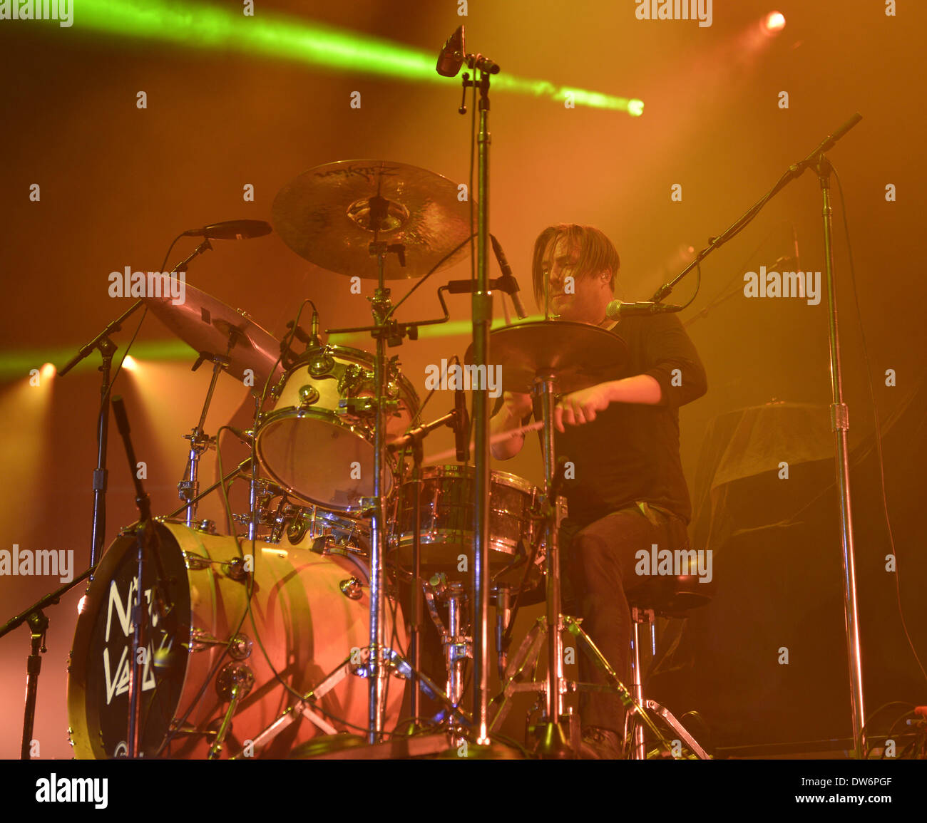 Norfolk, Virginia, USA. 28. Februar 2014. Schlagzeuger DAN EPAND "Nico Vega" live im Center konstant. Bildnachweis: Jeff Moore/ZUMA Wire/ZUMAPRESS.com/Alamy Live-Nachrichten Stockfoto