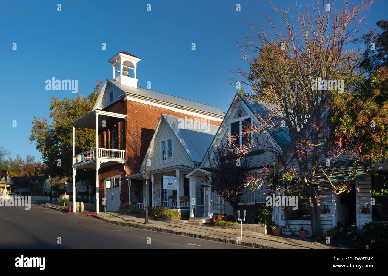 Die alten Ziegel Feuerwache #2 auf der Broad Street im Zentrum von Nevada City. Stockfoto