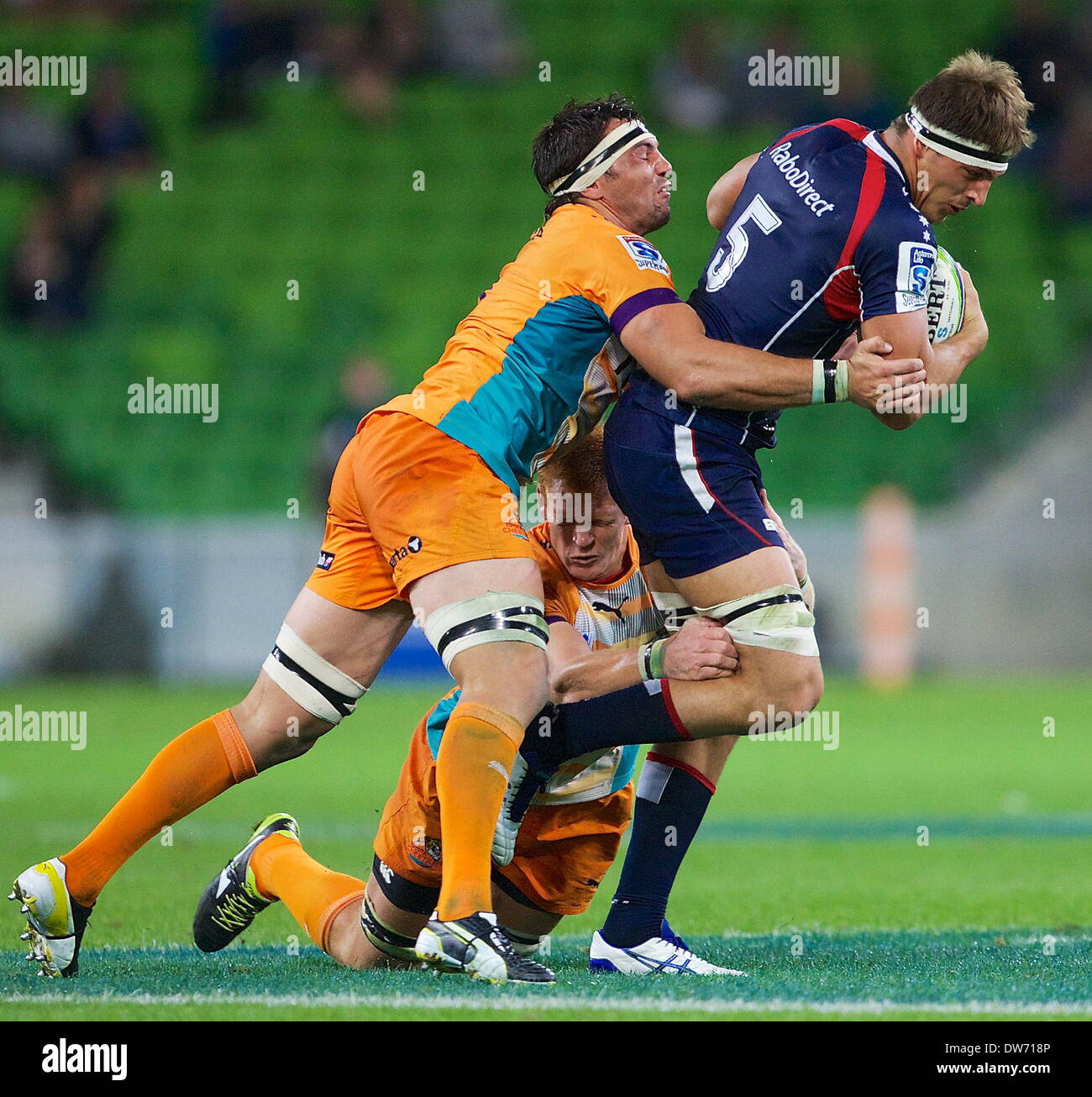 Melbourne, Australien. 28. Februar 2014. LUKE JONES der Melbourne Rebellen versucht, während der Super Rugby-Spiel zwischen den Melbourne-Rebellen und der Toyota-Geparden im AAMI Park befreien. Bildnachweis: Tom Griffiths/ZUMA Wire/ZUMAPRESS.com/Alamy Live-Nachrichten Stockfoto