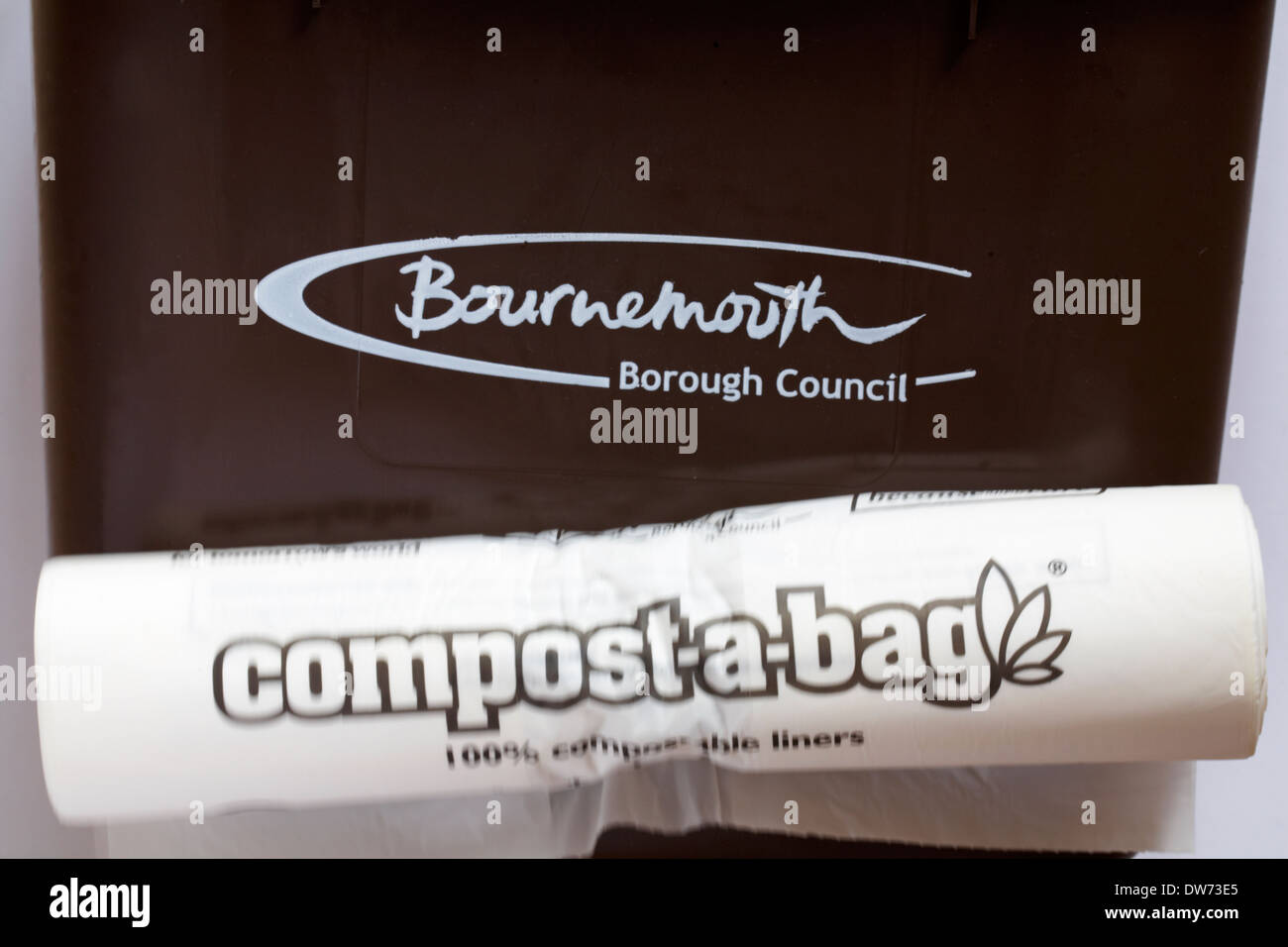 Bournemouth Borough Council essen Abfallbehälter mit Kompost-a-bag 100 % kompostierbar Büchsen Taschen Stockfoto