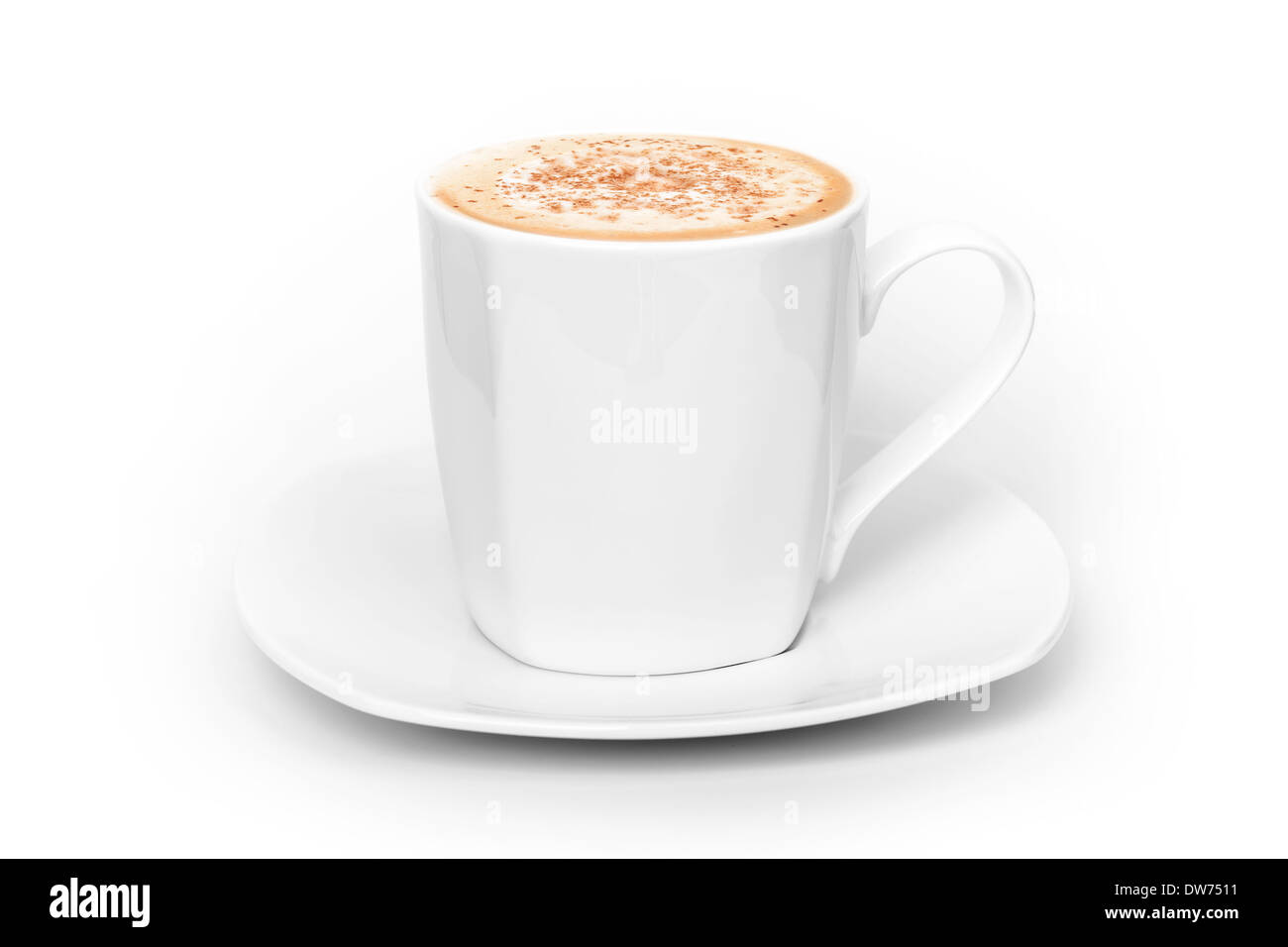Große weiße Tasse Cappuccino vor weißem Hintergrund Stockfoto