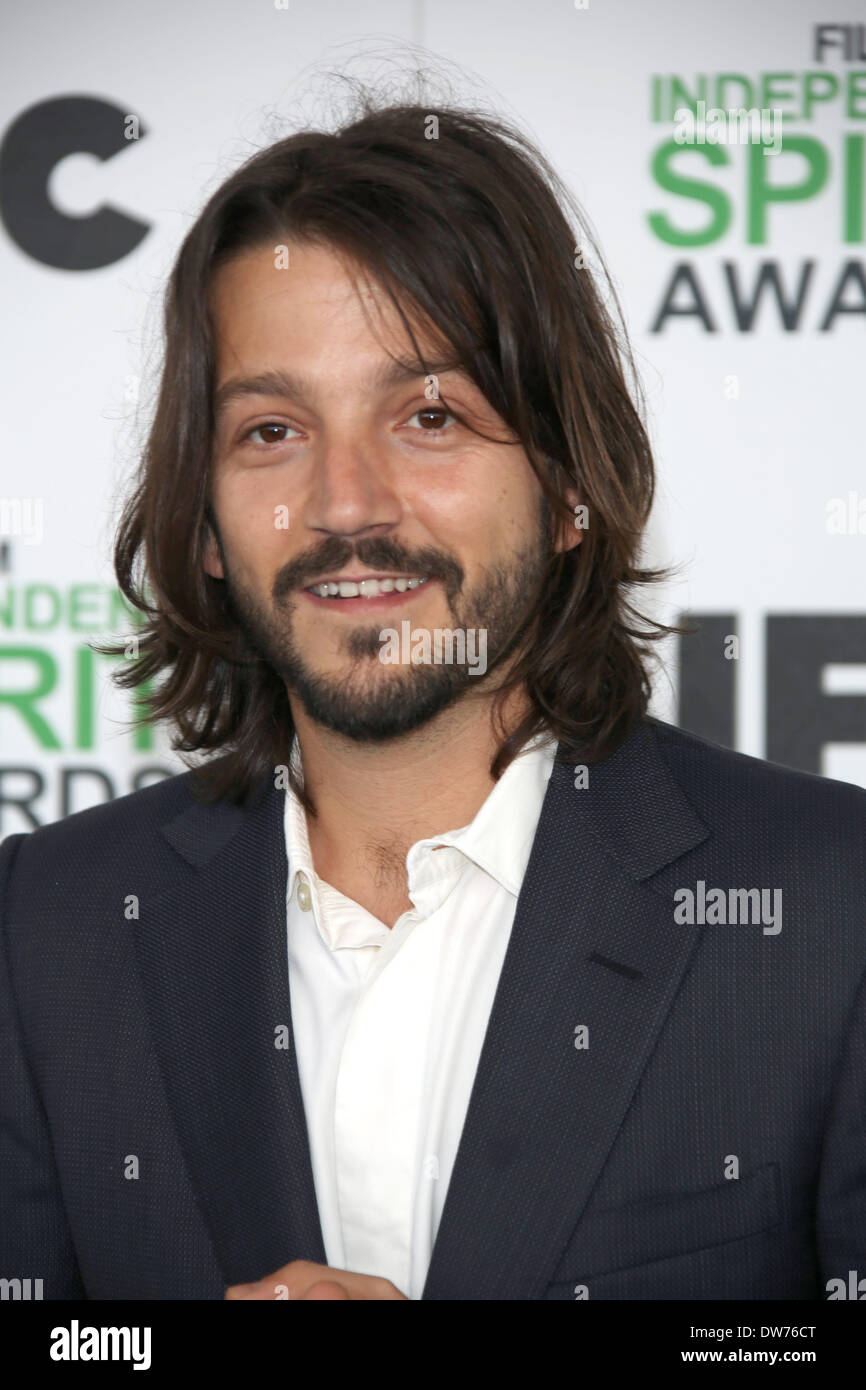 Schauspieler Diego Luna besucht den Film Independent Spirit Awards am Strand von Santa Monica in Los Angeles, USA, am 1. März 2014. Foto: Hubert Boesl/Dpa - NO-Draht-Dienst- Stockfoto