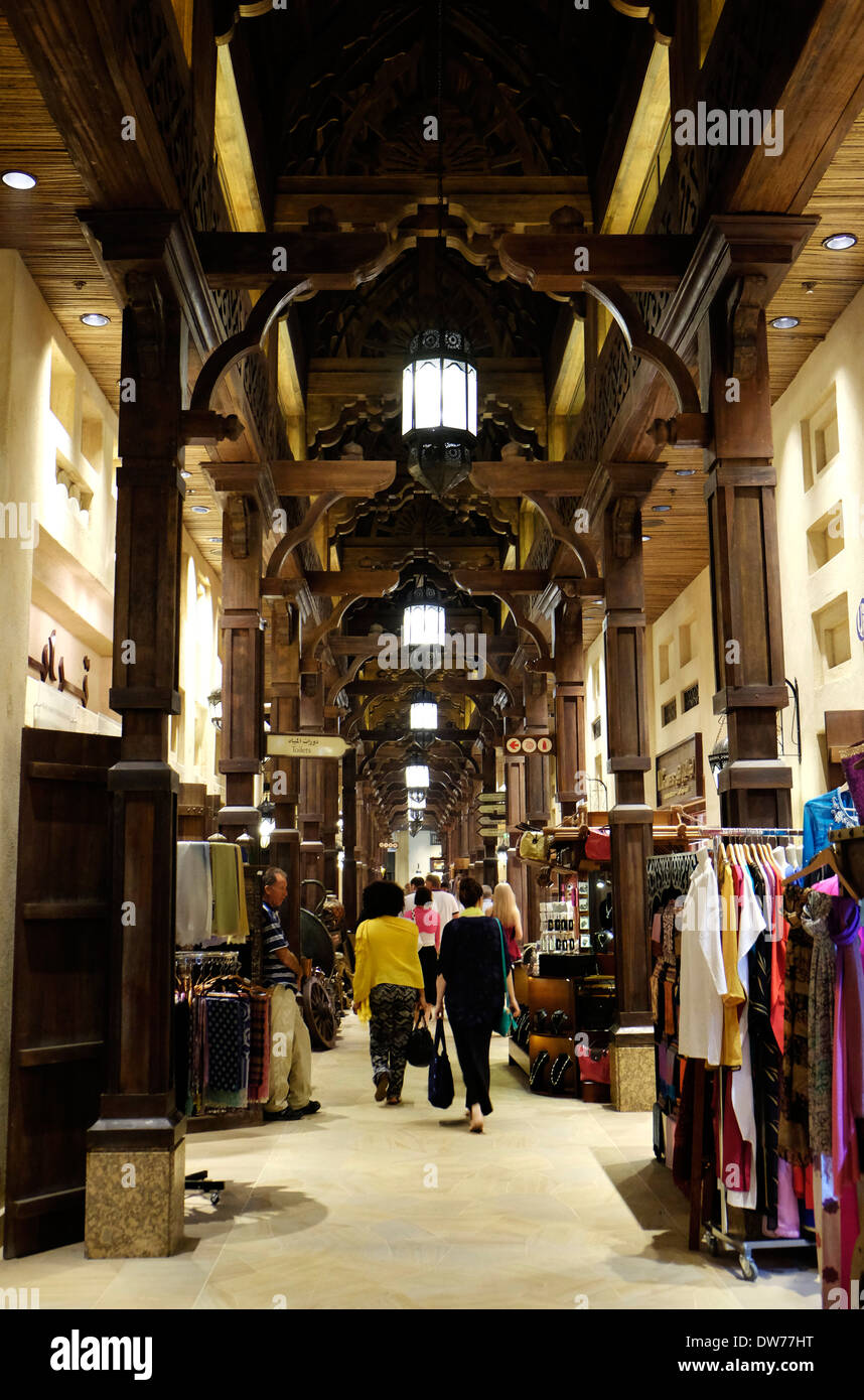 Innenraum der Einkaufspassage im Souk Madinat Jumeirah in Dubai Vereinigte Arabische Emiraets Stockfoto