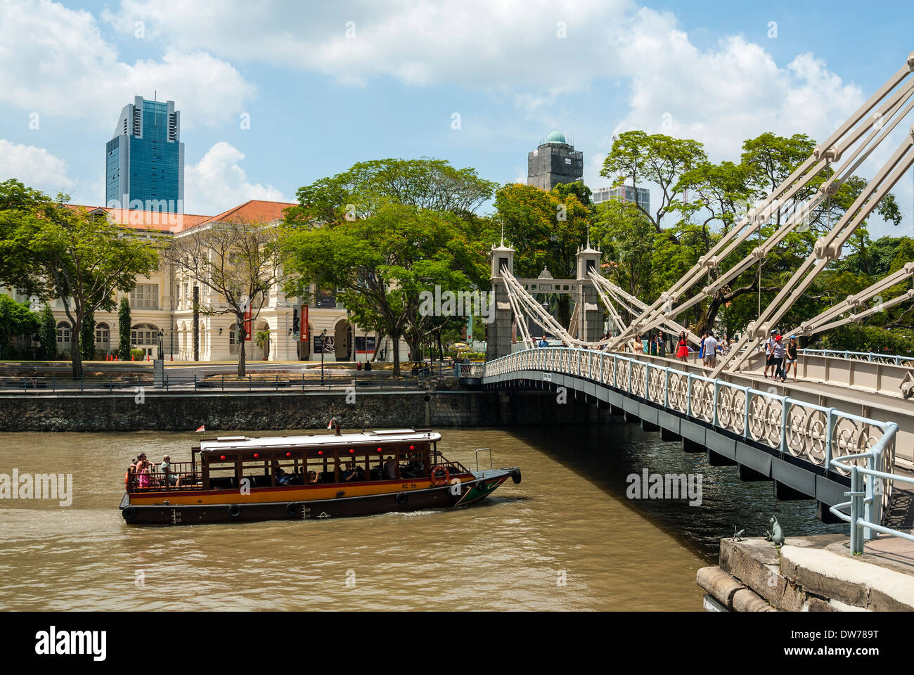 Cavenagh Brücke und asiatischen Zivilisationen Museum, Singapur Stockfoto