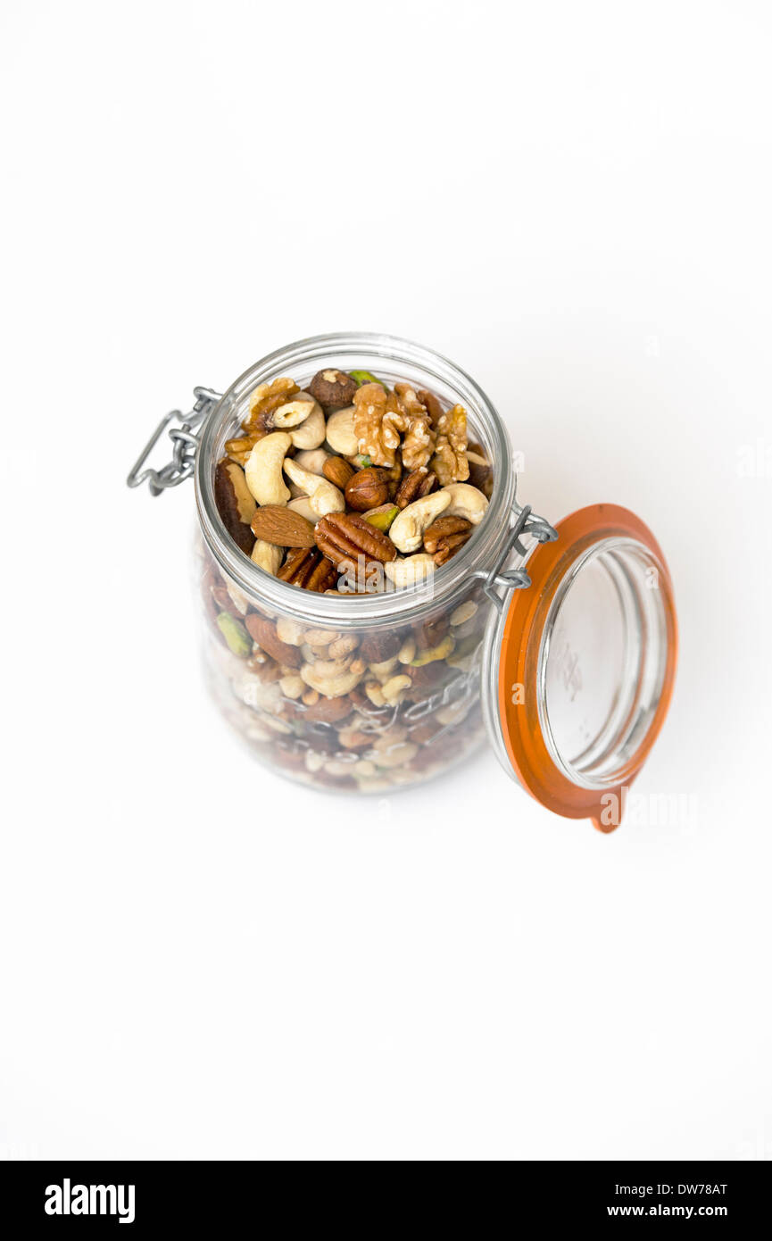 Assorted Nuts in ein Vorratsgefäß Kilner Stockfoto