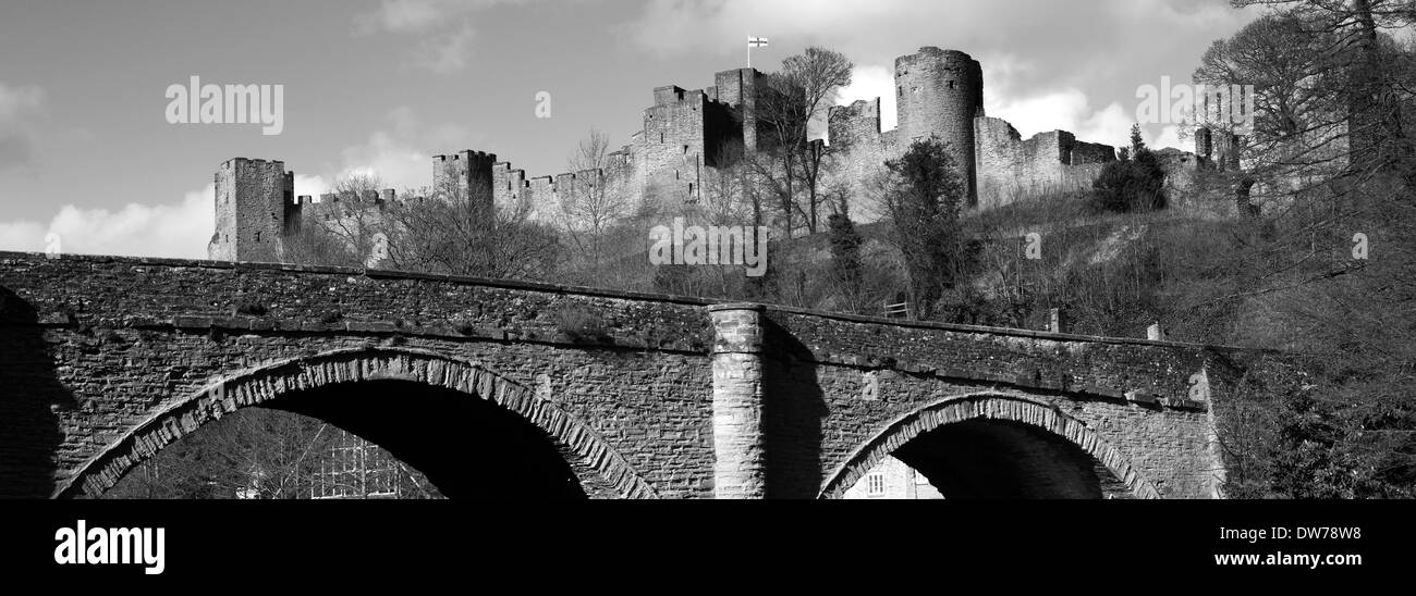 Fluß Teme, Dinham Brücke und Ludlow Castle, Ludlow Stadt, Grafschaft Shropshire, England, UK Stockfoto